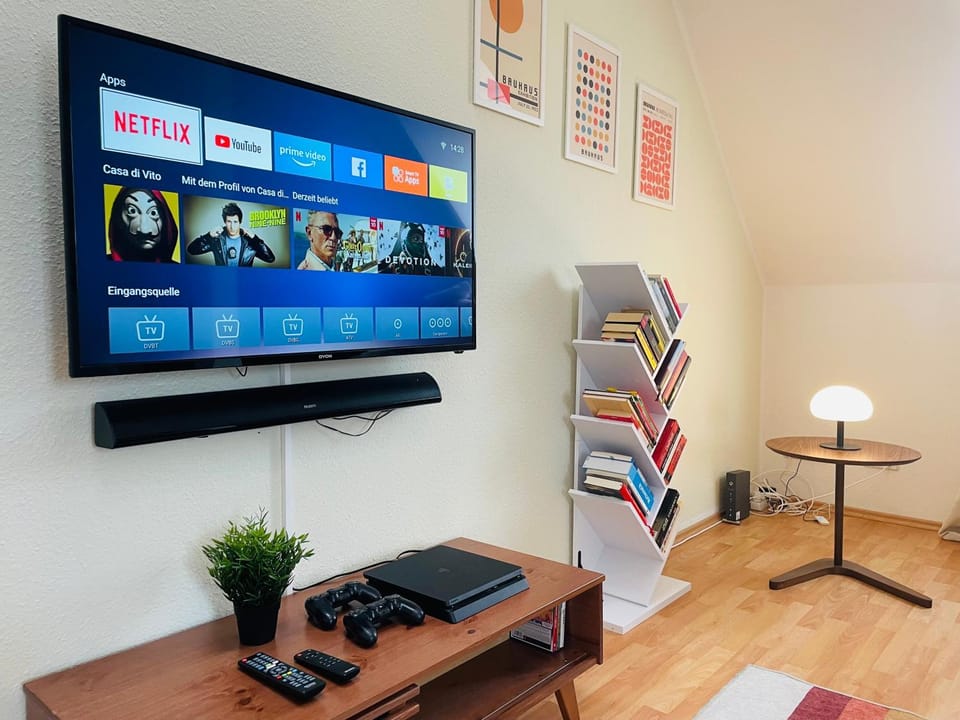Communal lounge/ TV room, Library, TV and multimedia, Evening entertainment, hair dresser