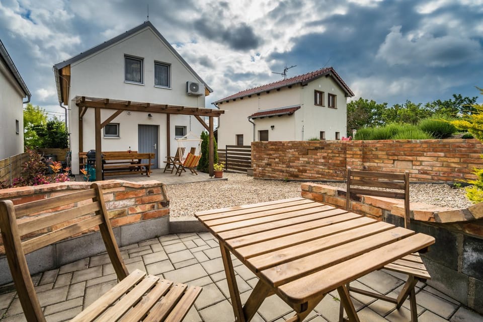Facade/entrance, Balcony/Terrace, Balcony/Terrace, shuttle
