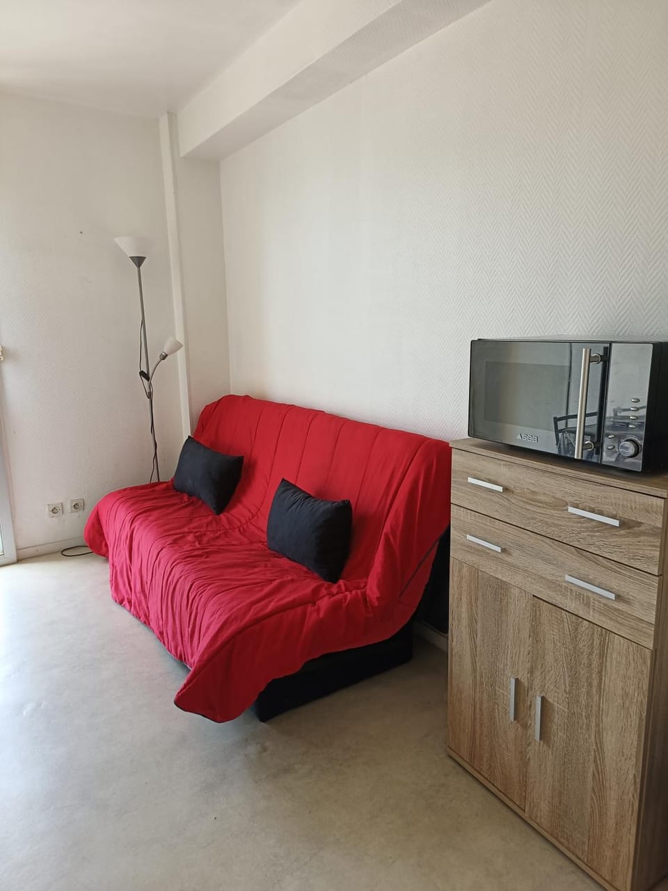 Bed, TV and multimedia