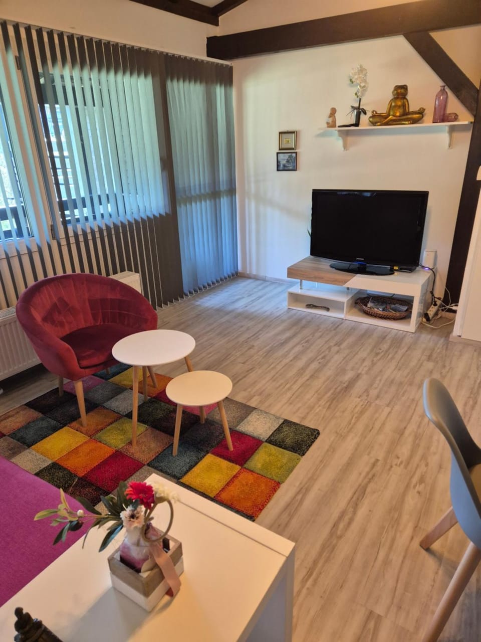 TV and multimedia, Living room, Seating area, Evening entertainment