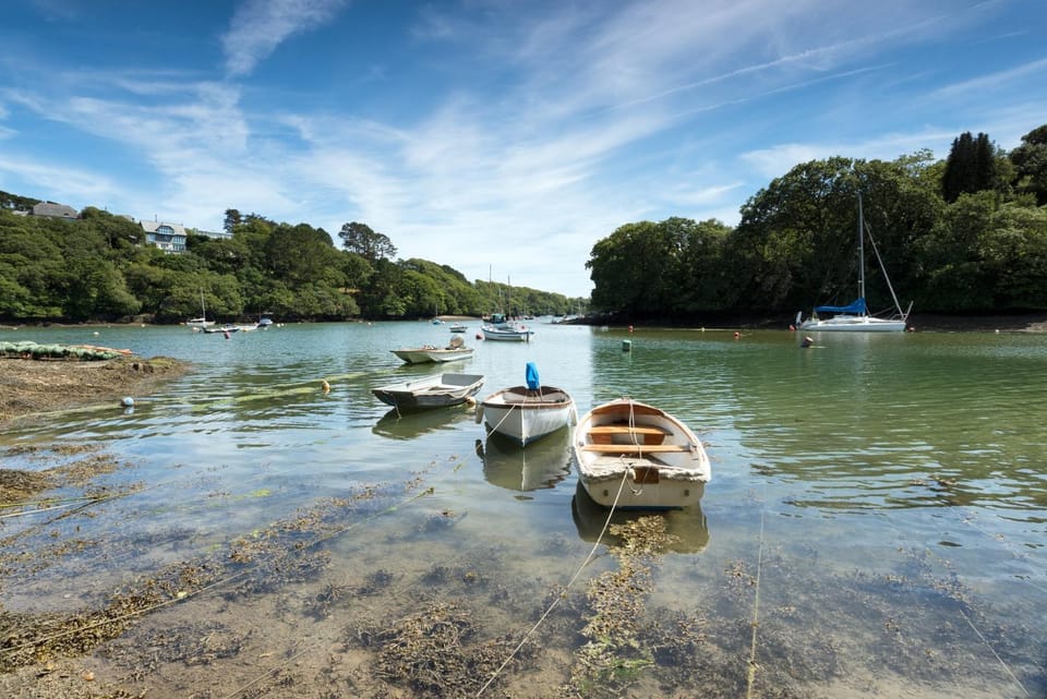 Stylish Central Falmouth Studio with Parking | WiFi | Apartment in England