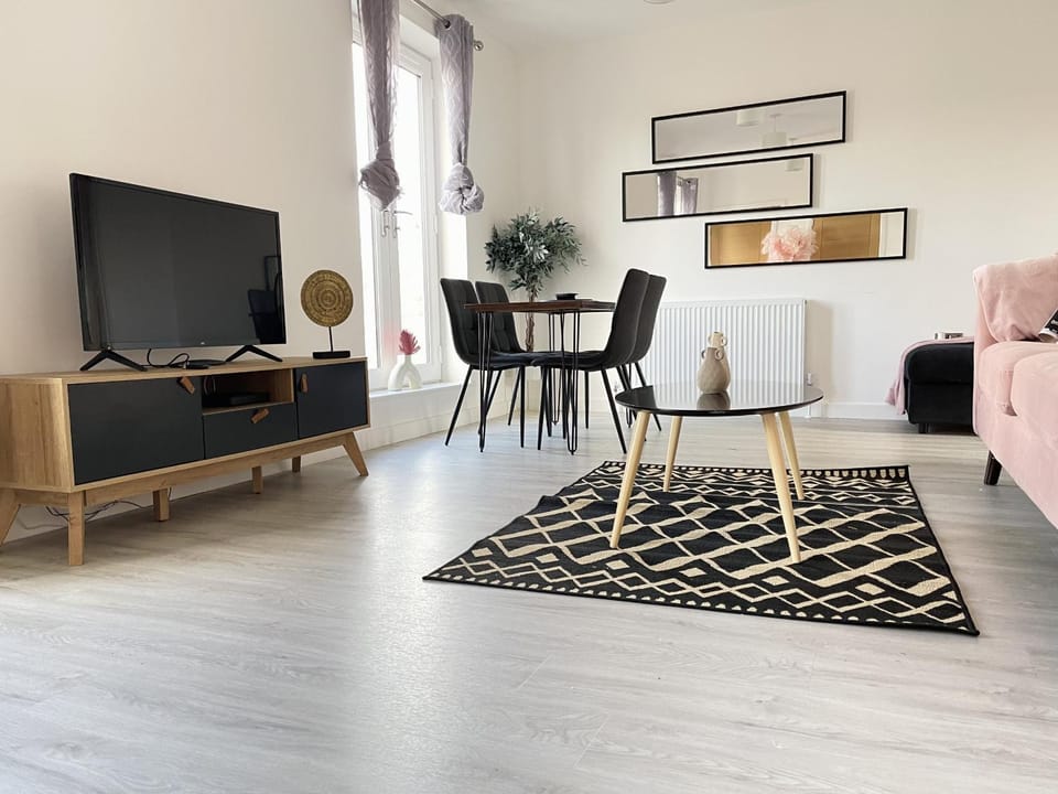 Communal lounge/ TV room, Living room