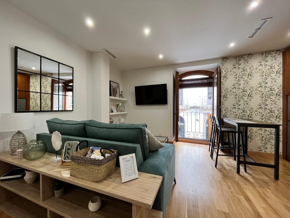 TV and multimedia, Seating area, Dining area
