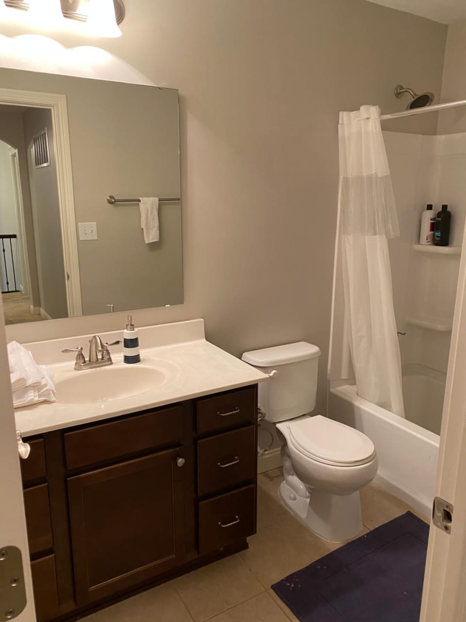 Lakefront view private bedroom and bathroom with kitchen Vacation rental in Fishers