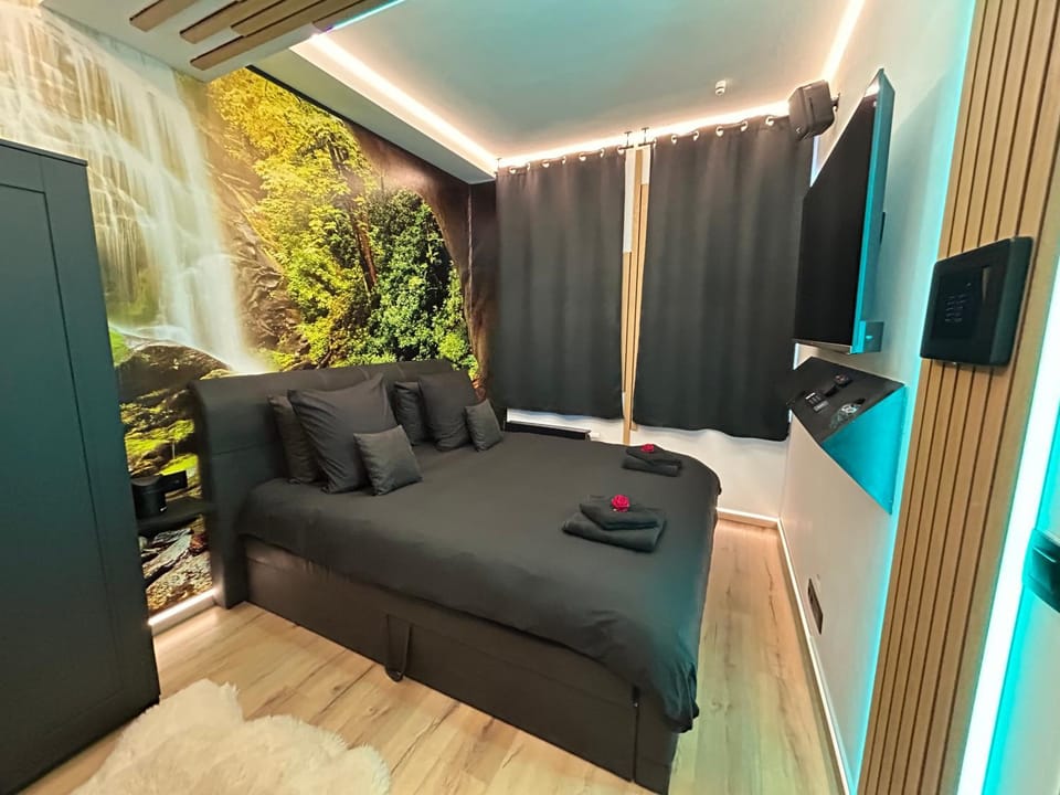 Chambre de charme, sauna, jacuzzi,billard VIP, clim House in Belgium