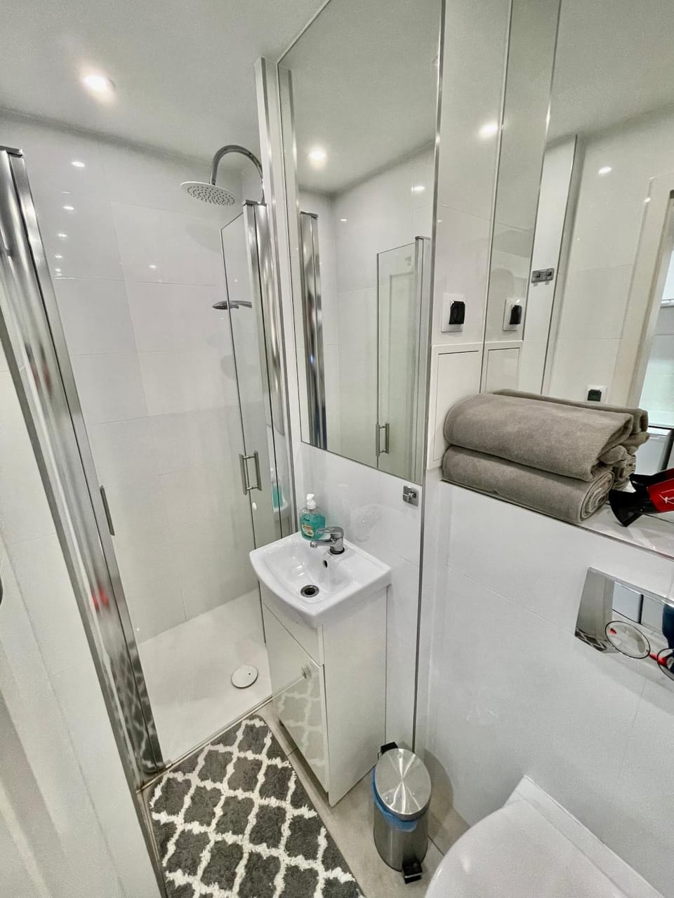PALACE 3 WiFi 65'TV Netflix HBO Disney AppletTV Apartment in Warsaw