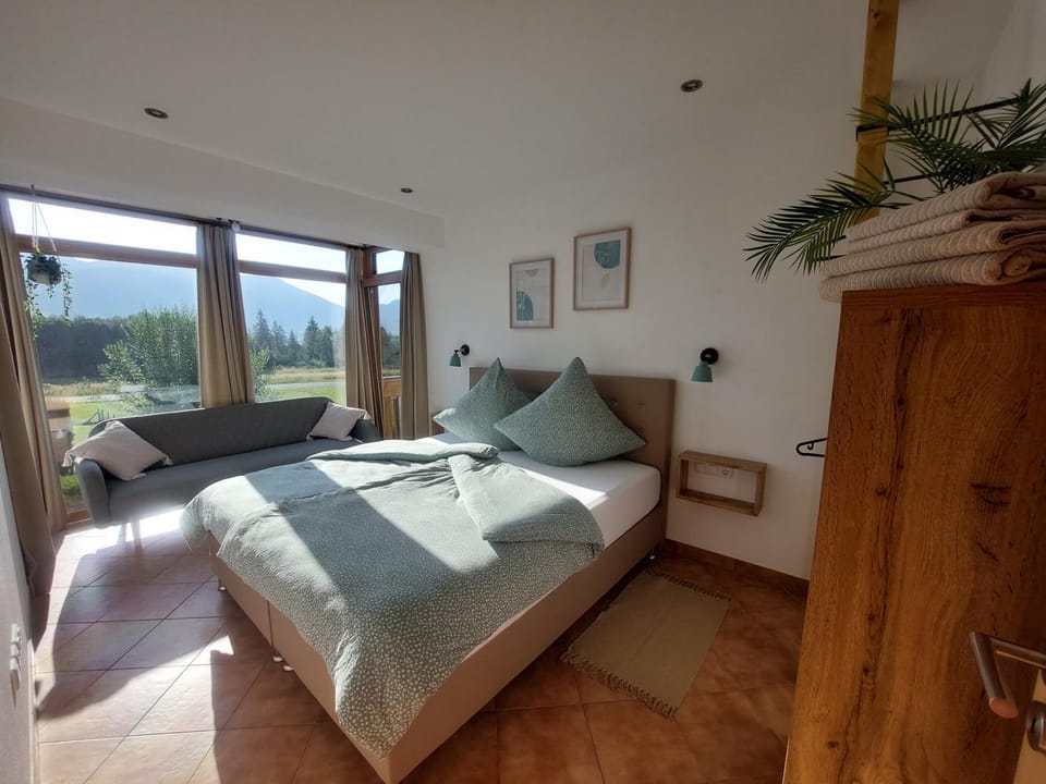 Bed, View (from property/room), Photo of the whole room, Bedroom