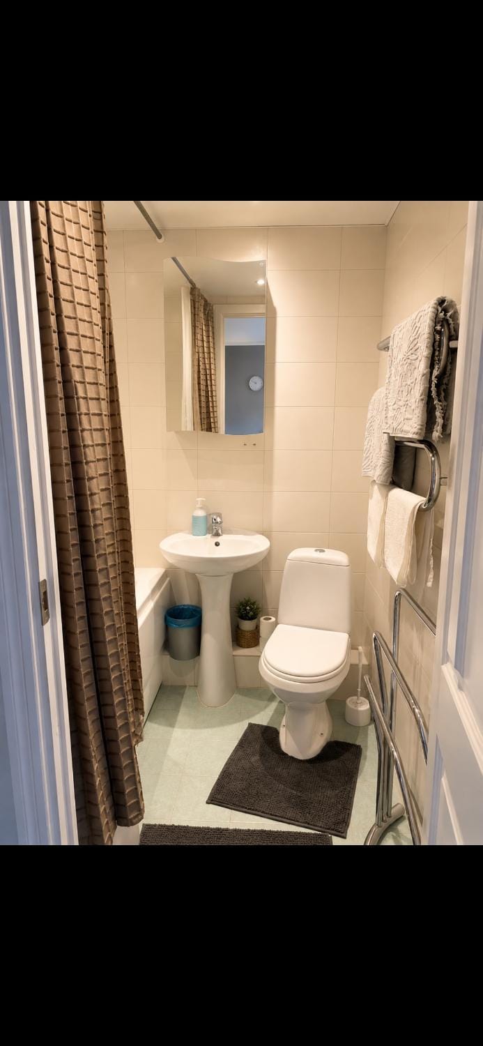 Toilet, Bathroom, towels