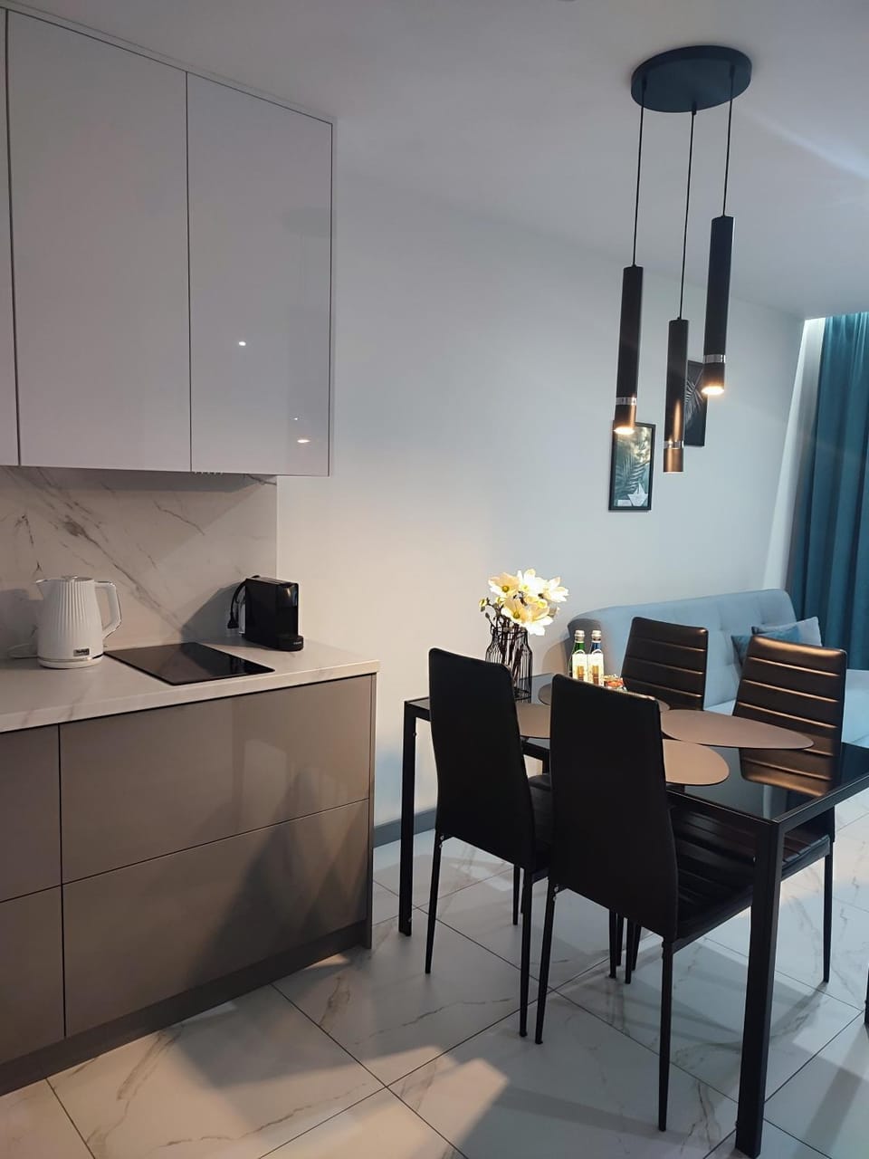 Kitchen or kitchenette, Living room, Seating area, Dining area, minibar