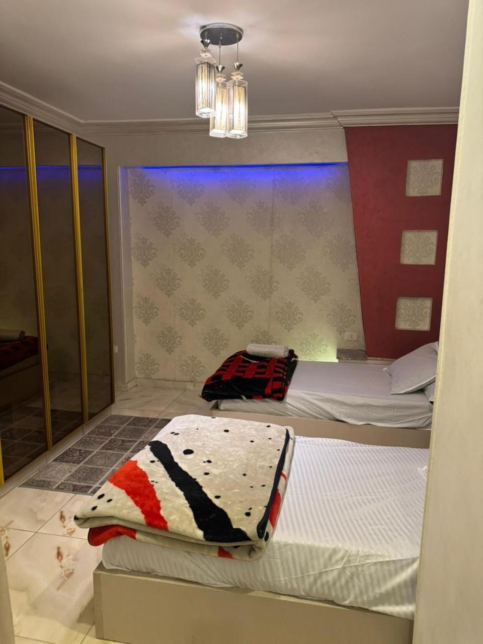 Bed, Photo of the whole room, Bedroom, towels