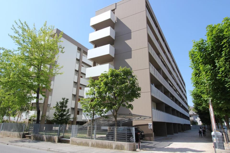 Property building, Neighbourhood, Parking