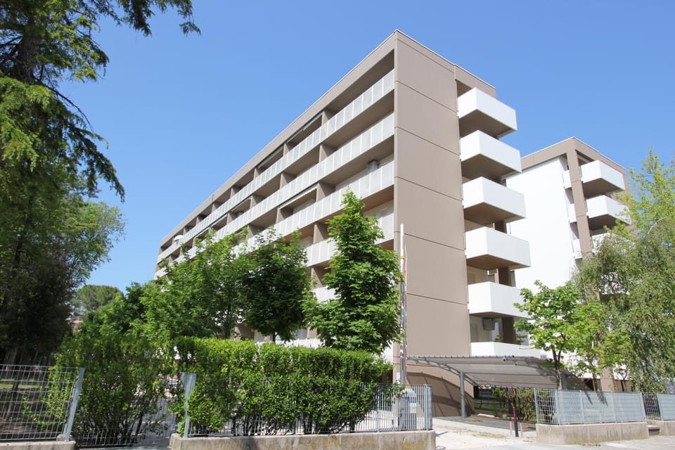 Property building, Facade/entrance, Parking