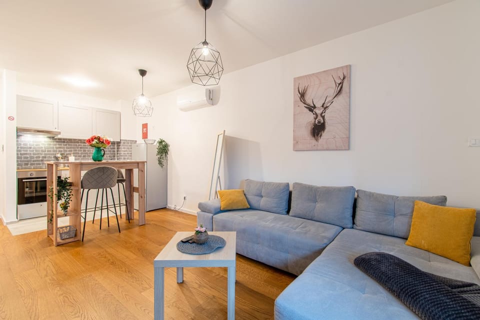 Kitchen or kitchenette, Living room, Seating area, Family, internet, oven, stove, air conditioner