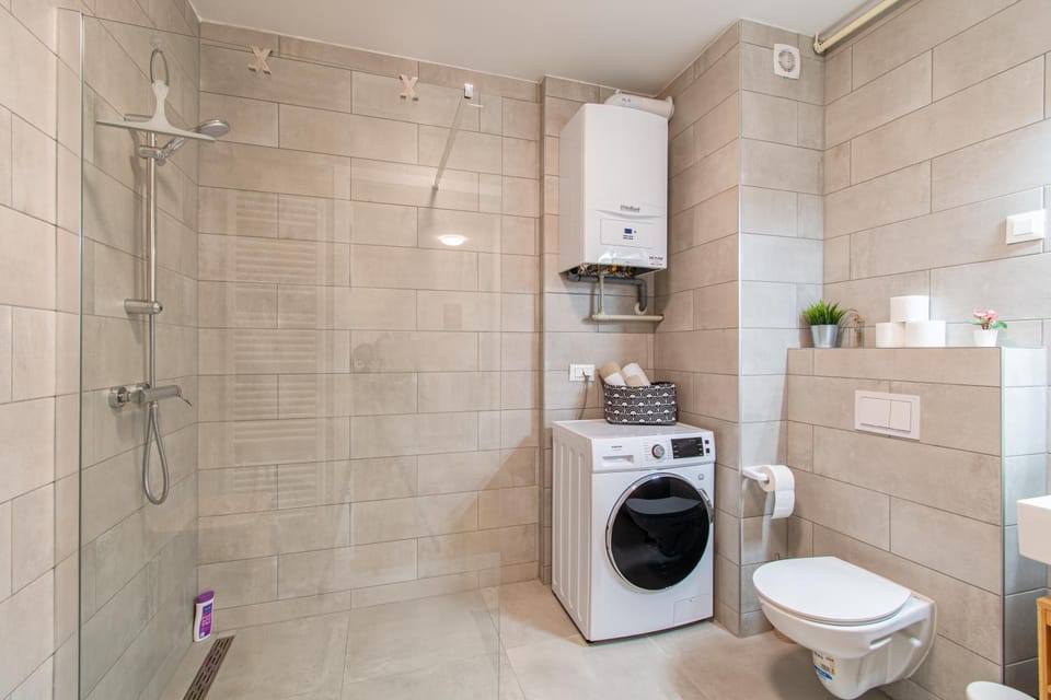 Shower, Toilet, Bathroom, hair dryier, heating, towels, washing machine, dryer