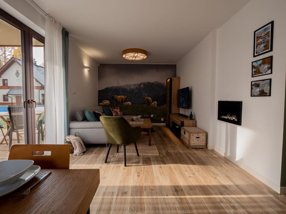TV and multimedia, Living room, Seating area, Evening entertainment