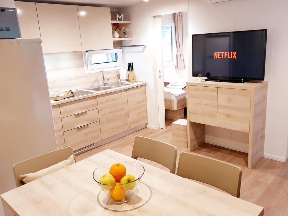 Kitchen or kitchenette, Living room, Dining area