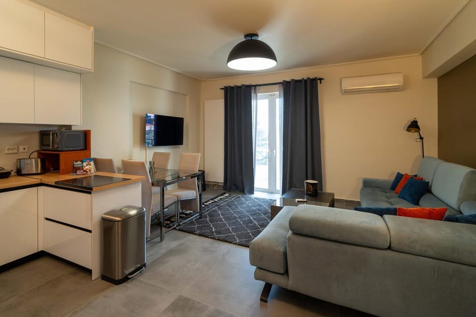 Communal lounge/ TV room, TV and multimedia, Living room, Dining area