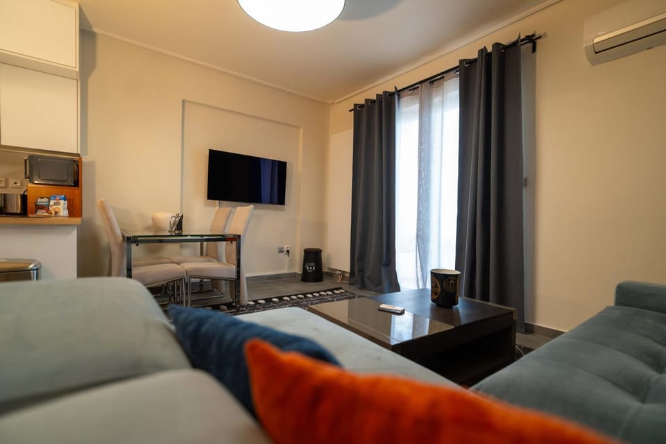 TV and multimedia, Seating area, Dining area