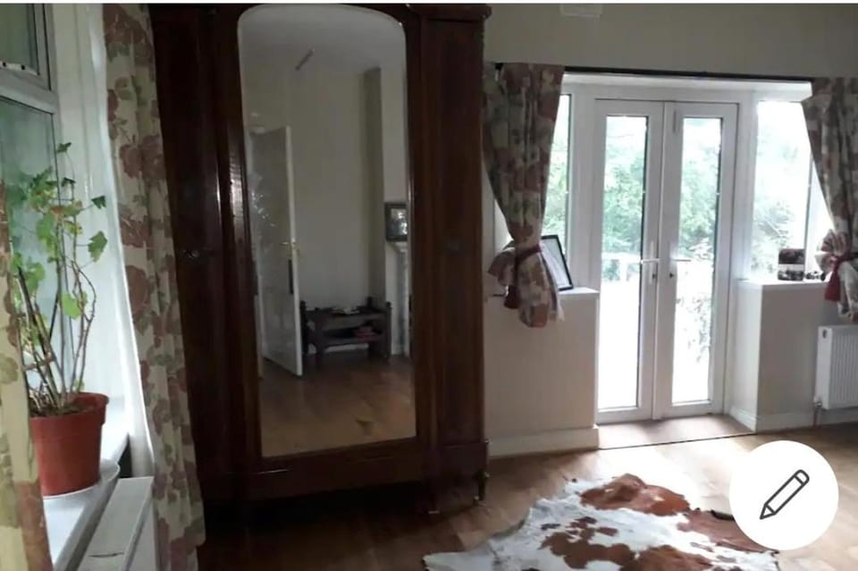 King Size Bed, Private Parking, Centrally Located Vacation rental in Kilkenny City