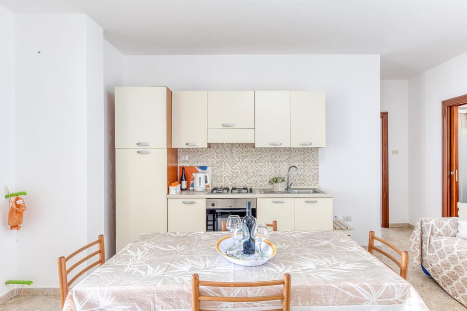 Property building, Kitchen or kitchenette, Living room