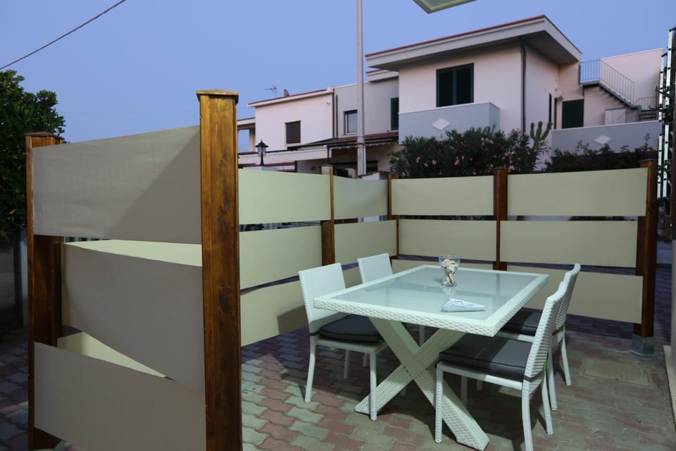 Patio, Dining area
