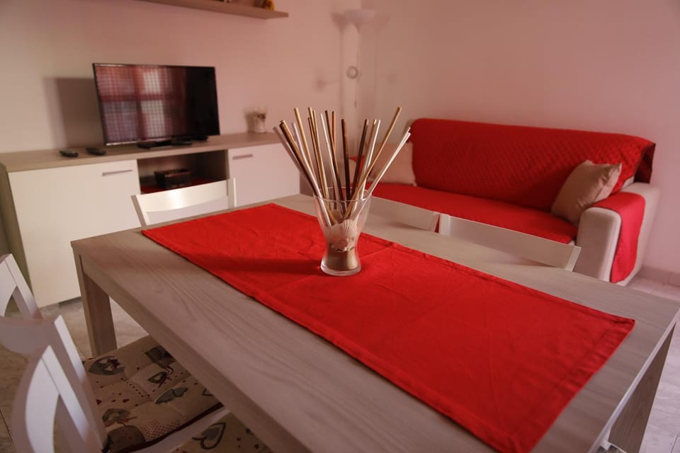 Bed, TV and multimedia, Living room, Photo of the whole room, Dining area