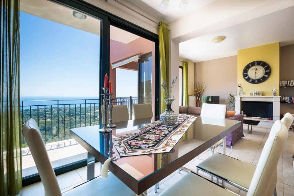 View (from property/room), Dining area, Sea view