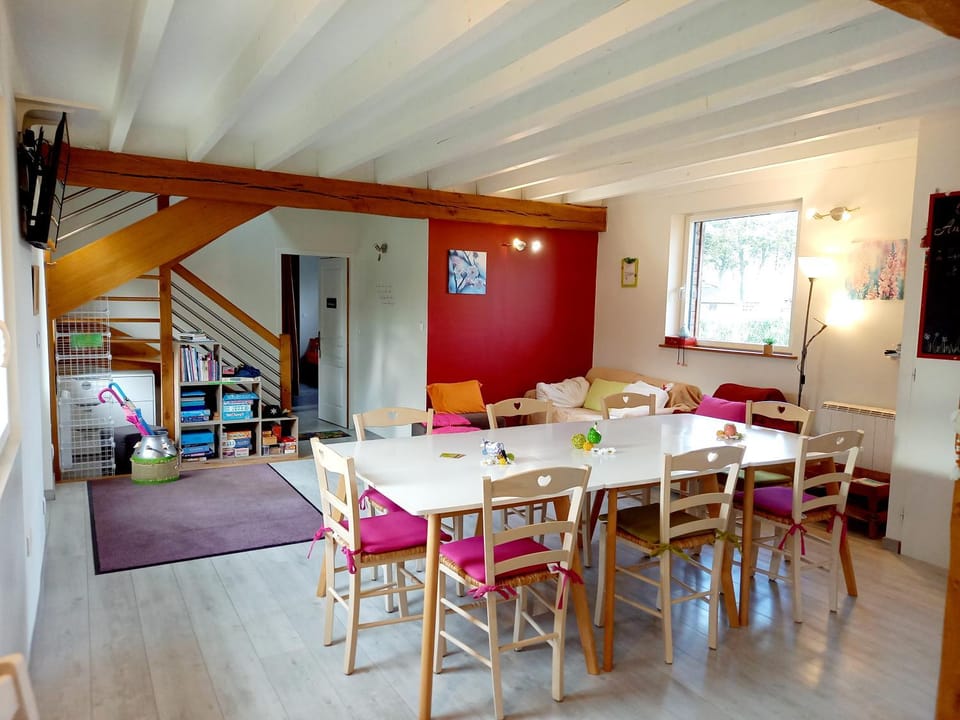 Communal lounge/ TV room, Living room, Dining area