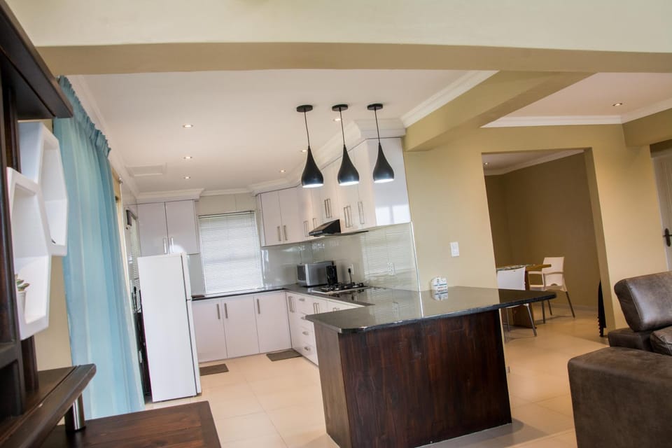 Kitchen or kitchenette, Seating area, minibar, pet friendly, stove