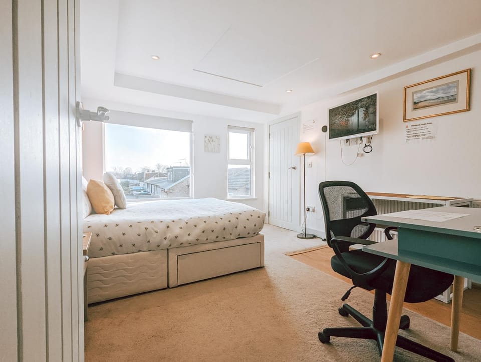 The Isabella Studio by Richmond Park Apartment in Kingston upon Thames