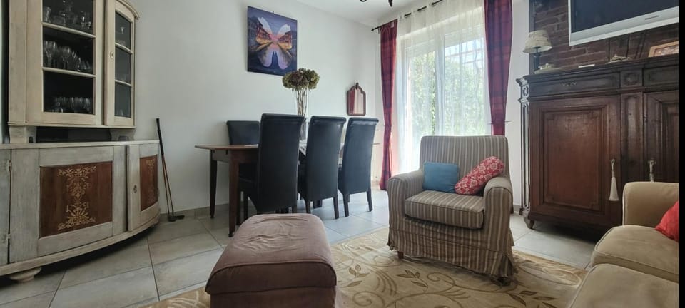 Living room, Internal: Not applicable to any particular room