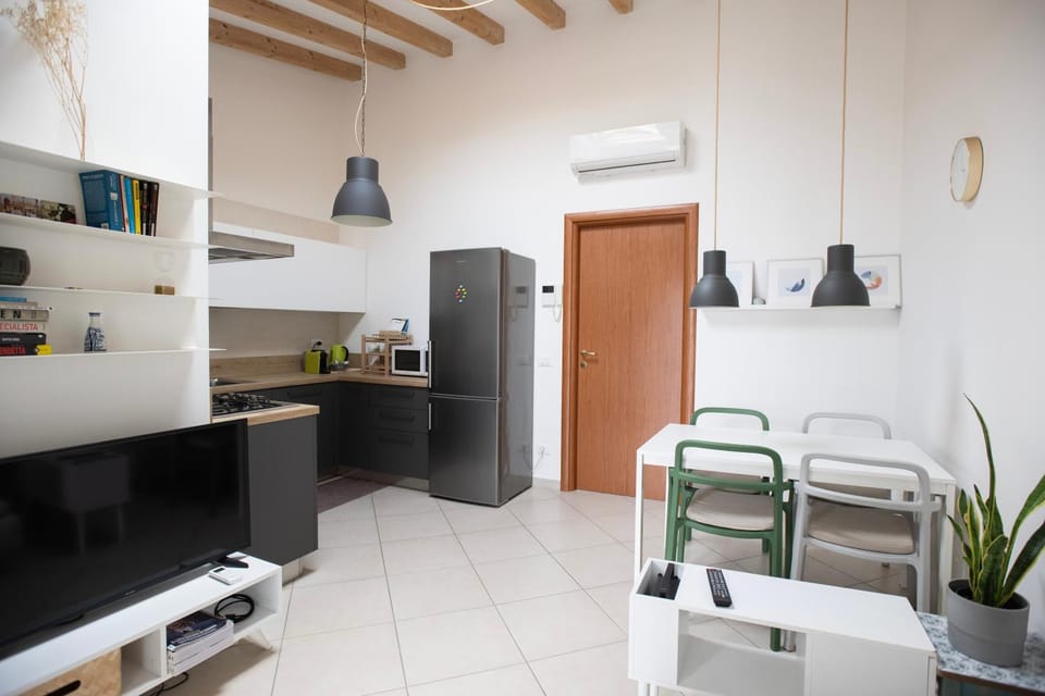 Kitchen or kitchenette, Dining area, stove, air conditioner
