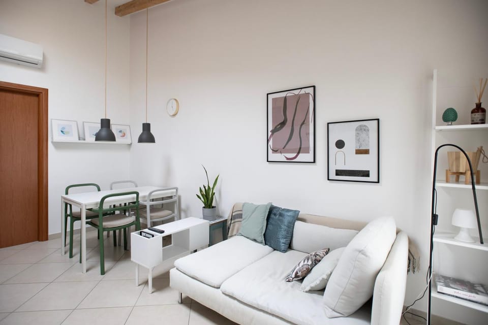 Living room, Seating area, air conditioner