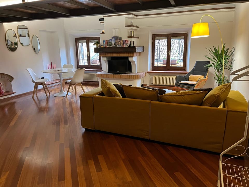 TV and multimedia, Living room, Seating area