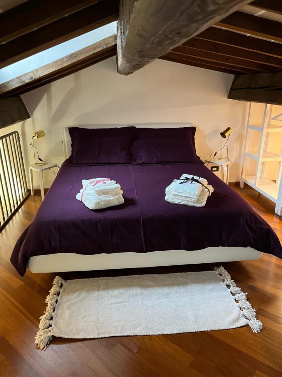 Bed, Bedroom, towels