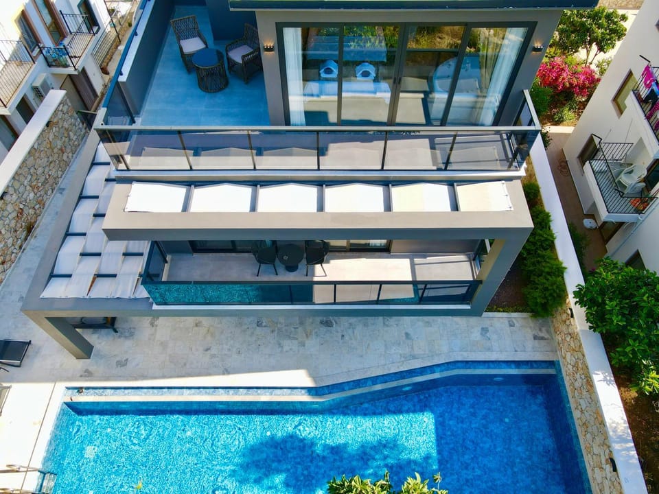Property building, Patio, Day, View (from property/room), Balcony/Terrace, Seating area, Pool view, Swimming pool, sunbed