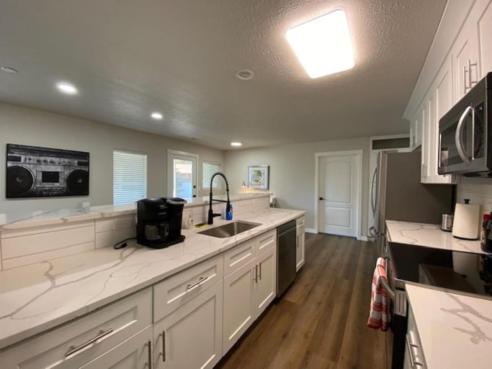 Coffee/tea facilities, Kitchen or kitchenette
