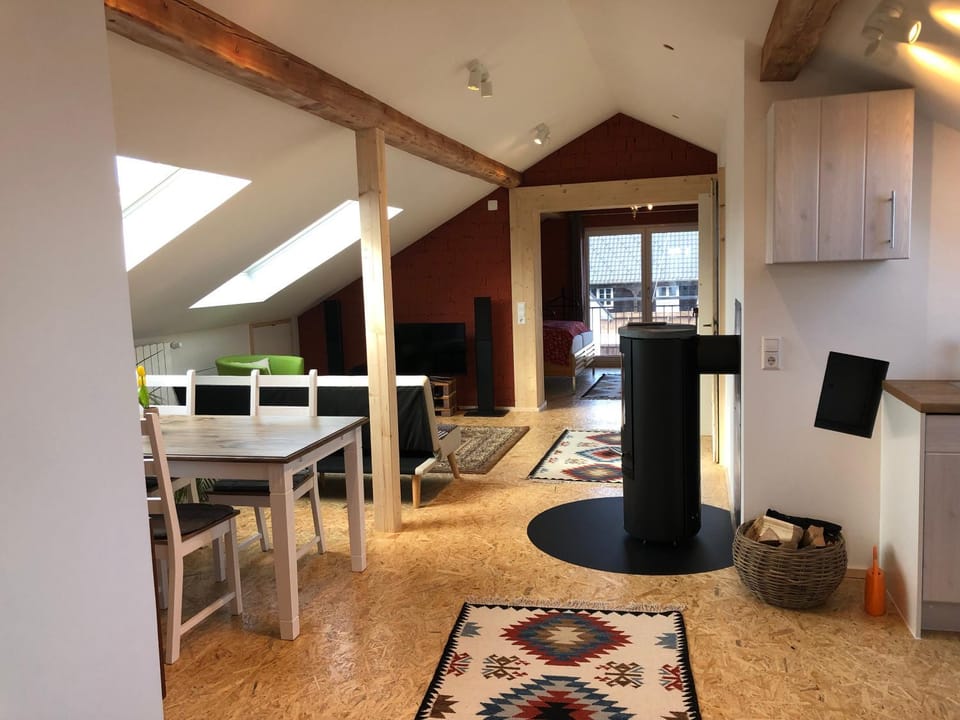 Kitchen or kitchenette, Living room, Seating area, Dining area, oven