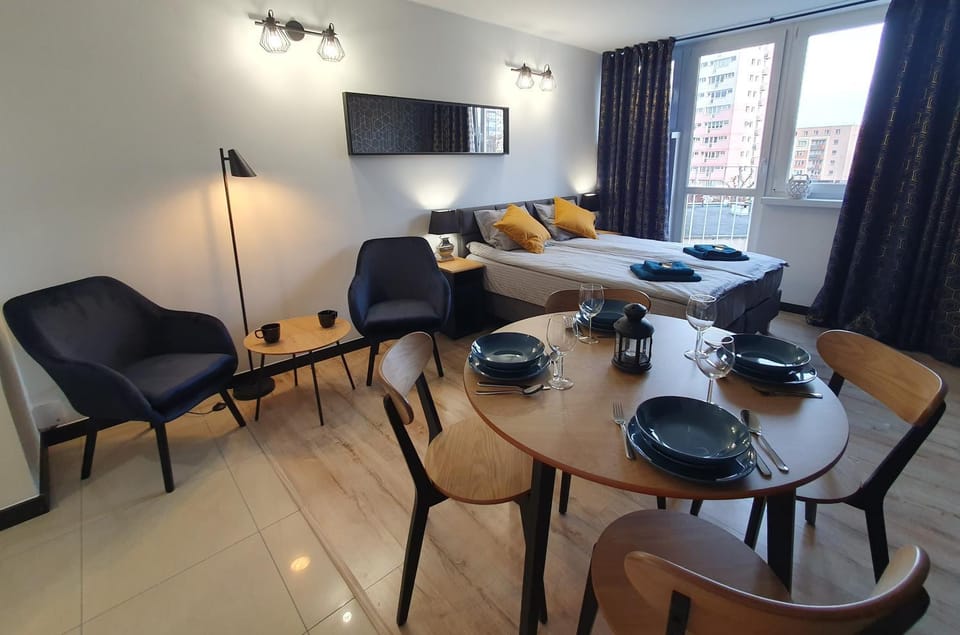 Communal lounge/ TV room, Bed, TV and multimedia, Living room, Photo of the whole room, Seating area, Dining area