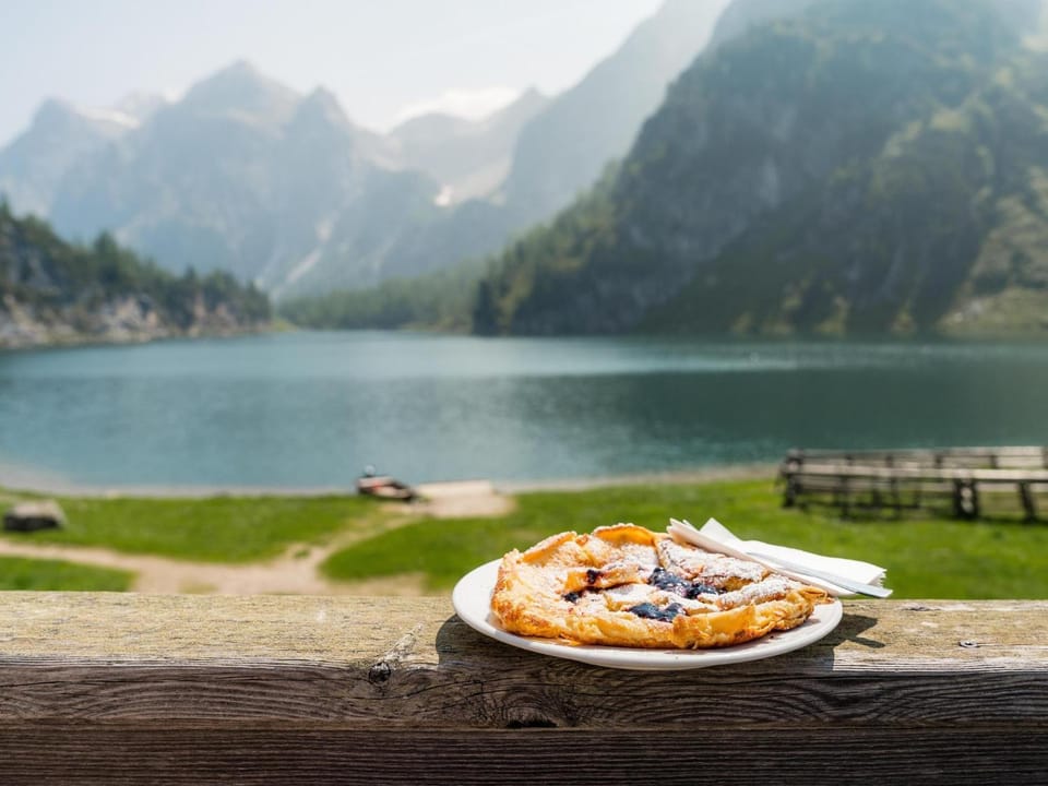 Nearby landmark, Natural landscape, Food and drinks, Hiking, Lake view, Mountain view