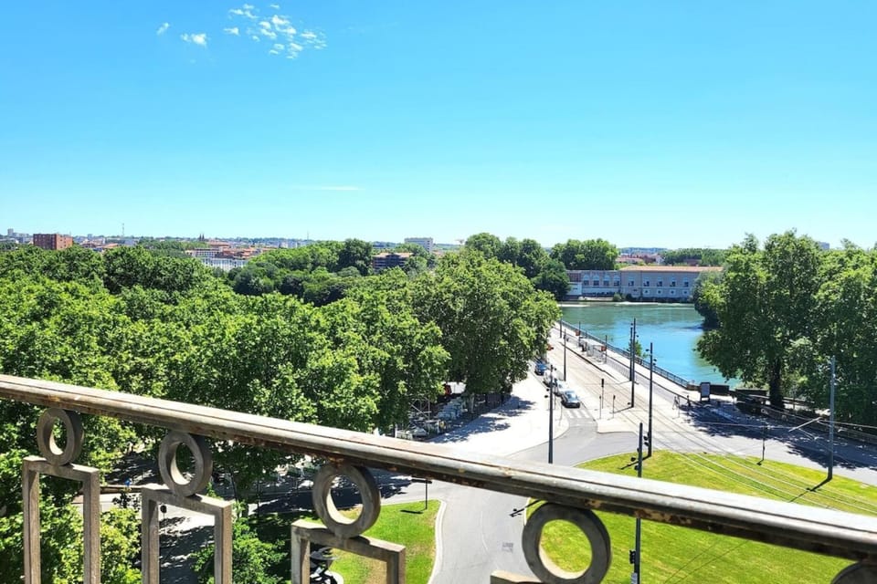 Fac 6 Vue Garonne - Tram- Parking Apartment in Toulouse