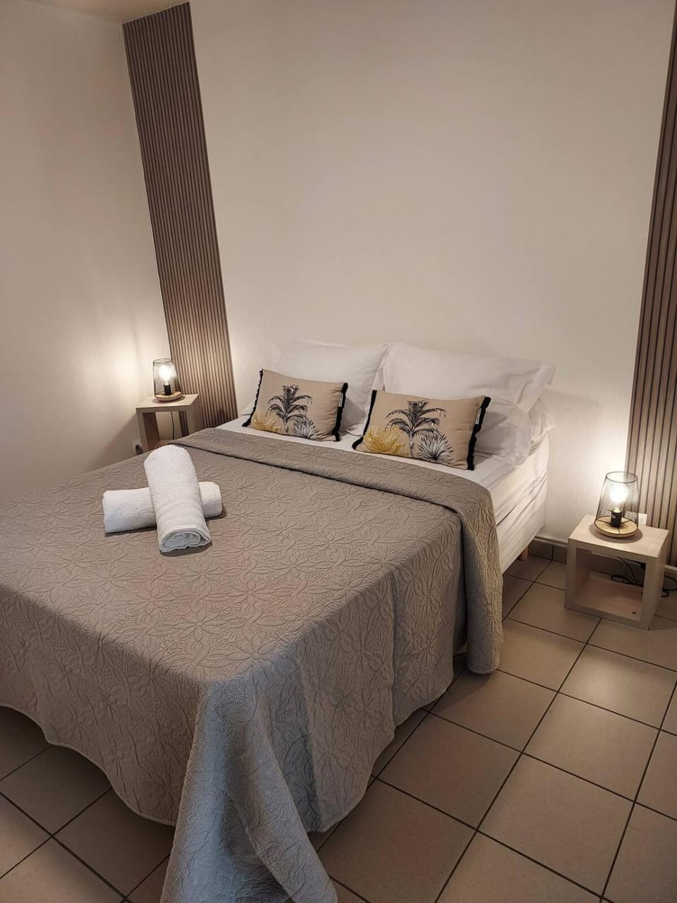 Photo of the whole room, Bedroom, towels, air conditioner