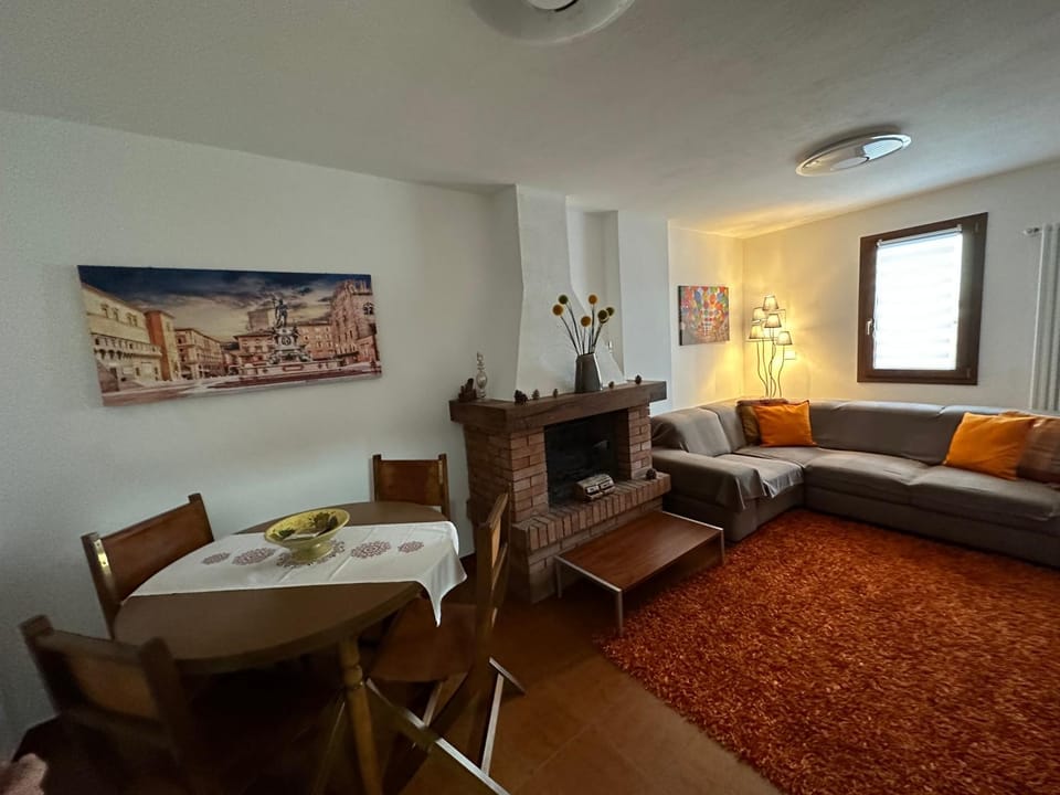 Bed, Living room, Seating area, Dining area
