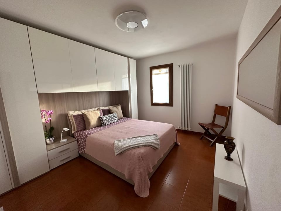 Bed, Photo of the whole room, Bedroom, hair dresser, wardrobe