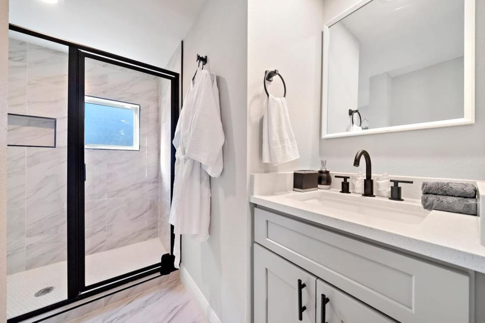 Med Center Studio Near Museums Fire Pit WiFi BBQ Apartment in Houston