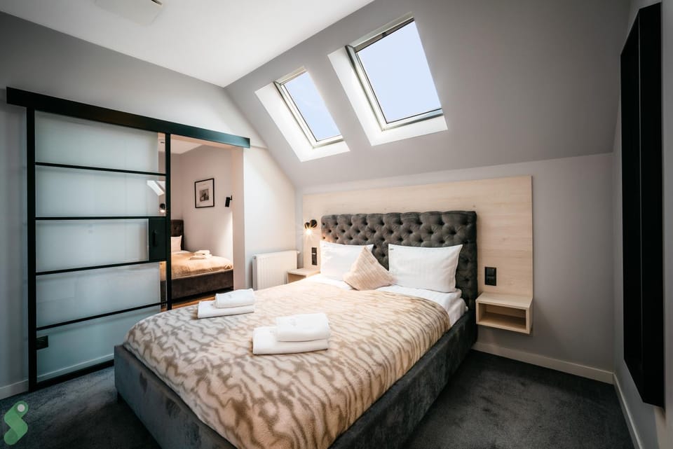 Bed, Photo of the whole room, Bedroom, towels