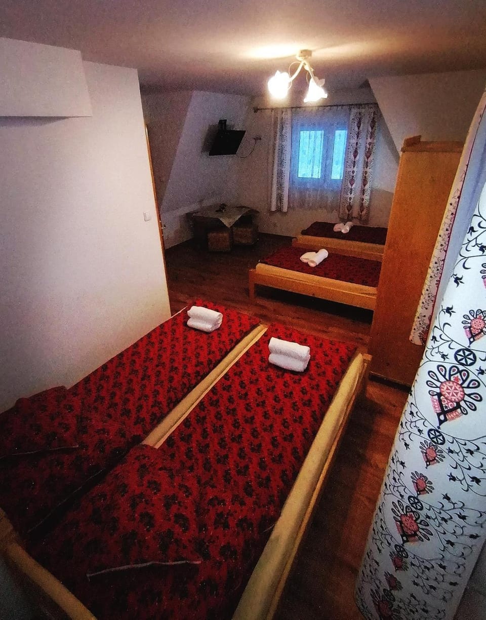 TV and multimedia, Photo of the whole room, towels