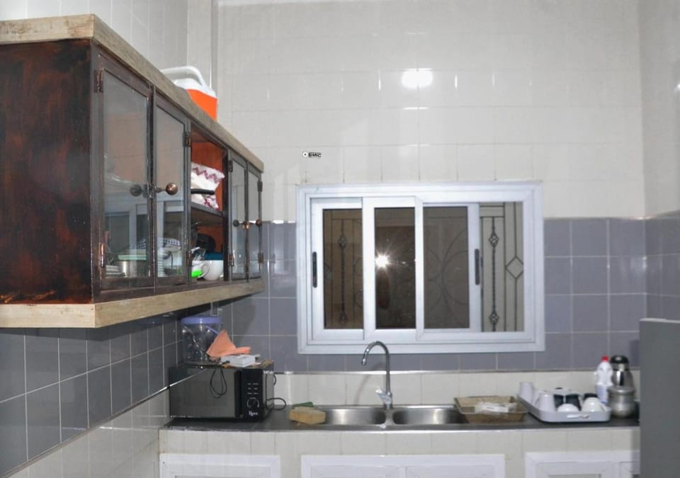 Kitchen or kitchenette, minibar, stove