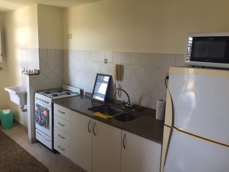 Kitchen or kitchenette, minibar