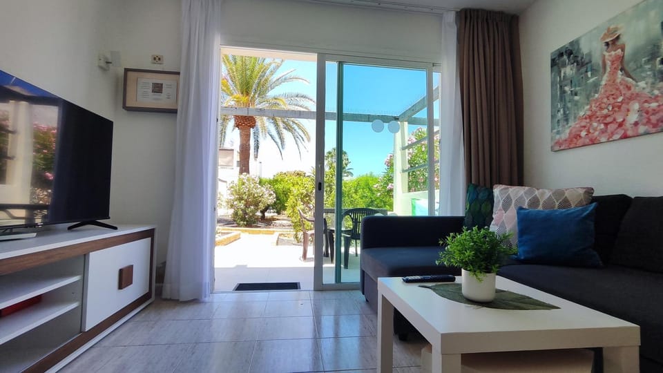 TV and multimedia, Living room, Garden view